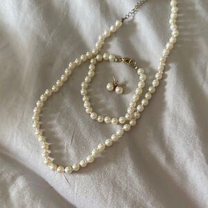 Elegant Pearl Jewelry Set